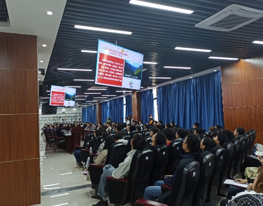 图片包含 室内, 人, 天花板, 建筑描述已自动生成 图片包含 室内, 人, 天花板, 建筑描述已自动生成
