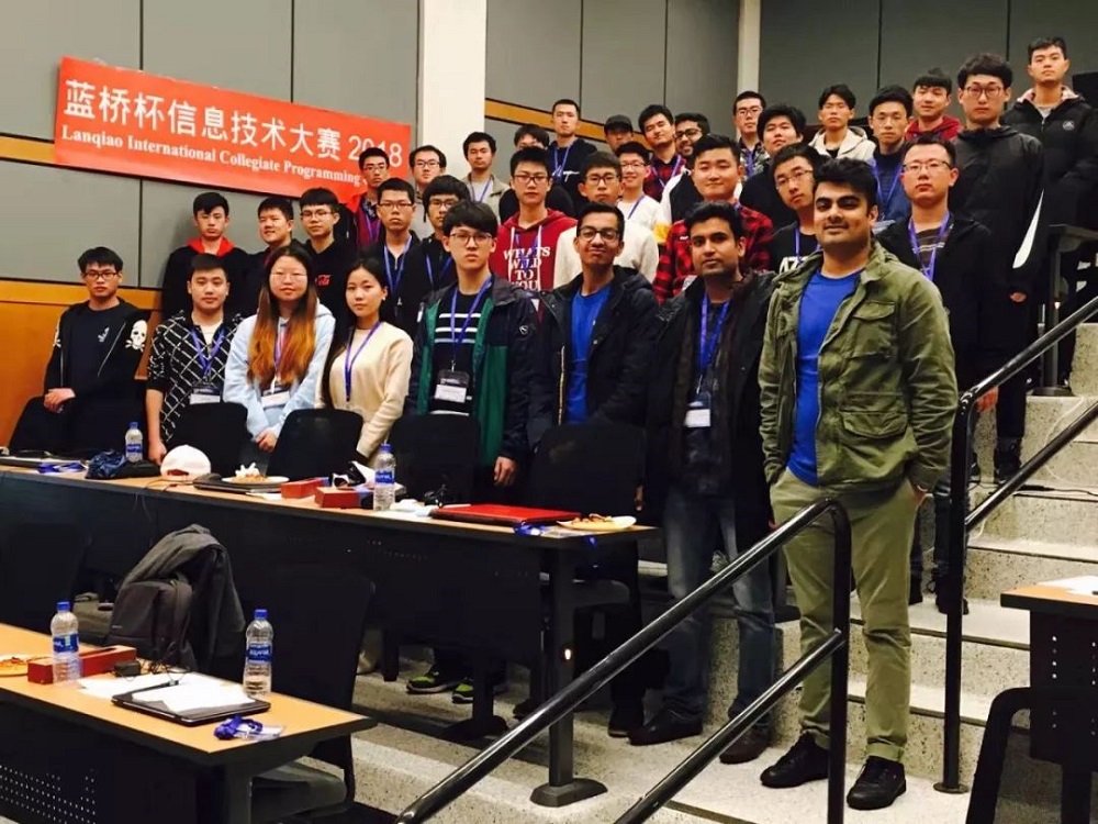 第二届蓝桥杯大赛国际赛照片-比赛结束合影